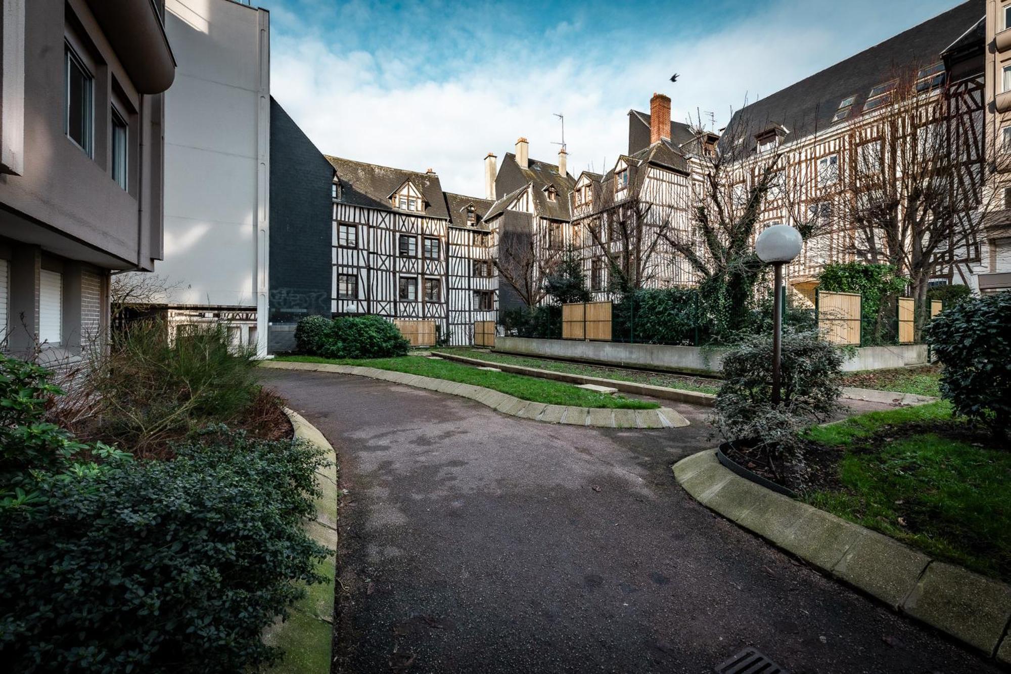 Aux Jardins De L'Hotel De Ville - Appartement Hypercentre Avec Parking Prive Rouen Exterior photo